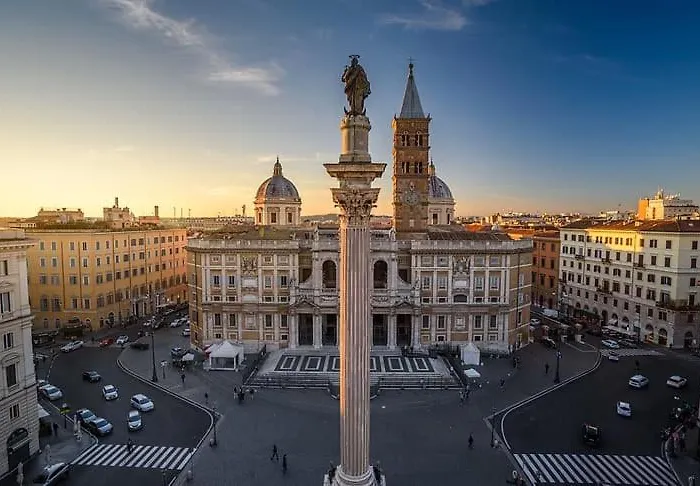 Free Breakfast - In The Heart Of Rome